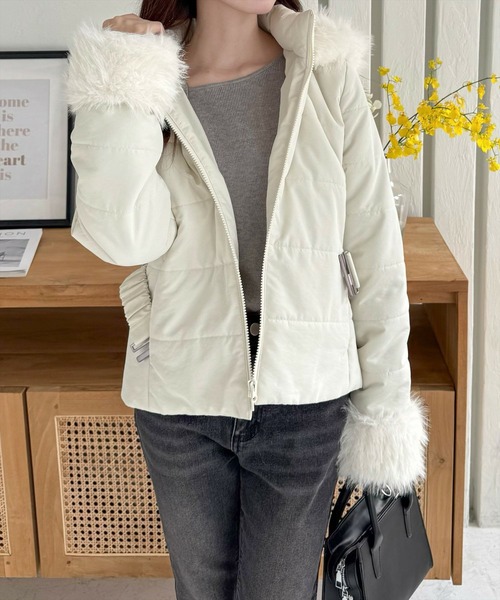 clear（クリア）の「ベルト付ファー中綿ダウン[大人可愛い 体型カバー もこもこ ファー] ≪2024AW新作≫（その他アウター・レディース・アイボリー/ブラック・F）」の8枚目の写真