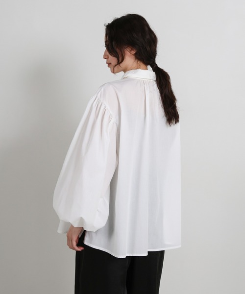 select MOCA Et(セレクトモカエト)の「【Et】Gathered Volume Sleeve Shirt(シャツ/ブラウス・レディース・ブルー/ブラック/ホワイト・FREE)」の6枚目の写真