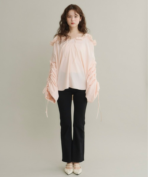 Olu.（オルドット）の「ストレートフレアデニム（デニムパンツ・レディース・ブラック/ライトブルー・1/0）」の3枚目の写真