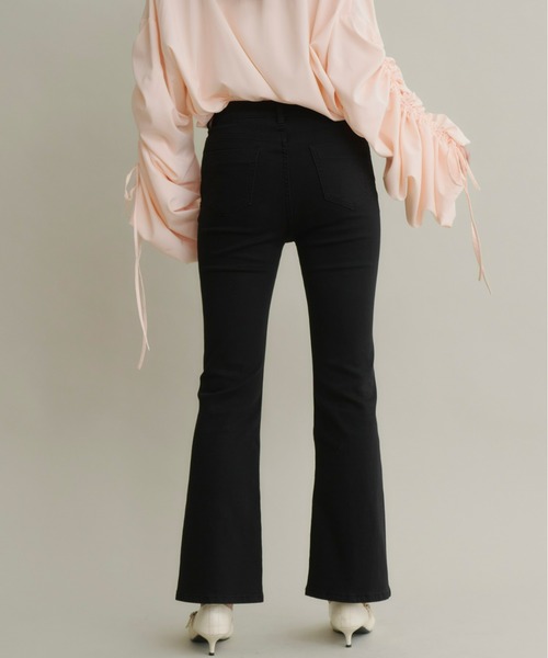 Olu.（オルドット）の「ストレートフレアデニム（デニムパンツ・レディース・ブラック/ライトブルー・1/0）」の7枚目の写真