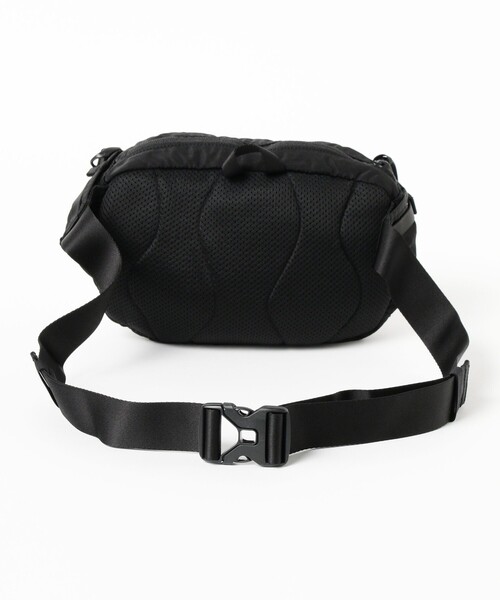 C.P. COMPANY（シーピーカンパニー）の「C.P. Company / Nylon B Crossbody Pack（ボディバッグ/ウエストポーチ・メンズ・ブラック/カーキ・ONE SIZE）」の3枚目の写真