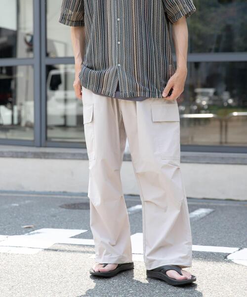 ITEMS URBANRESEARCH(アイテムズ アーバンリサーチ)の「ウエストイージー ポリカーゴパンツ(その他パンツ・メンズ・アイボリー/カーキ/ブラック・SMALL/LARGE/MEDIUM)」の2枚目の写真