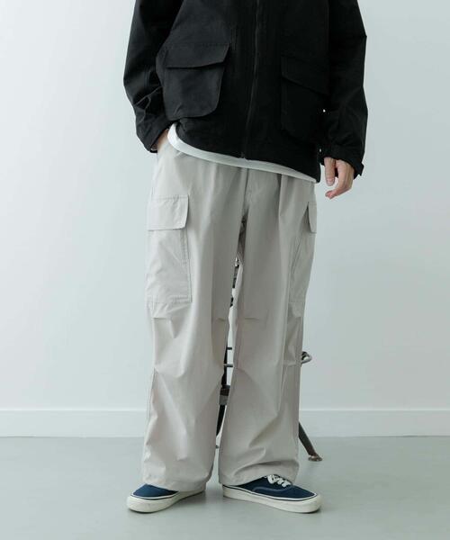 ITEMS URBANRESEARCH(アイテムズ アーバンリサーチ)の「ウエストイージー ポリカーゴパンツ(その他パンツ・メンズ・アイボリー/カーキ/ブラック・SMALL/LARGE/MEDIUM)」の7枚目の写真