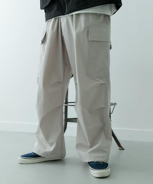 ITEMS URBANRESEARCH(アイテムズ アーバンリサーチ)の「ウエストイージー ポリカーゴパンツ(その他パンツ・メンズ・アイボリー/カーキ/ブラック・SMALL/LARGE/MEDIUM)」の9枚目の写真