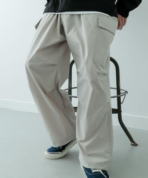 ITEMS URBANRESEARCH(アイテムズ アーバンリサーチ)の「ウエストイージー ポリカーゴパンツ(その他パンツ・メンズ・アイボリー/カーキ/ブラック・SMALL/LARGE/MEDIUM)」の10枚目の写真