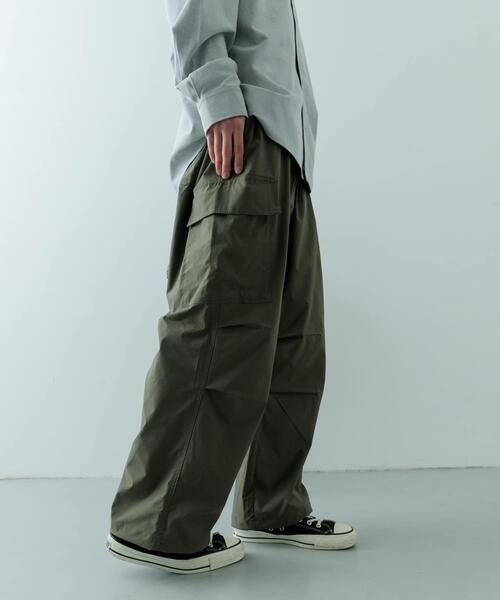 ITEMS URBANRESEARCH(アイテムズ アーバンリサーチ)の「ウエストイージー ポリカーゴパンツ(その他パンツ・メンズ・アイボリー/カーキ/ブラック・SMALL/LARGE/MEDIUM)」の20枚目の写真