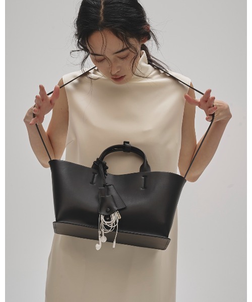 MIDWEST(ミッドウエスト)の「TODAYFUL Useful Leather Bag M(ショルダーバッグ・レディース・ブラック・FREE)」の2枚目の写真