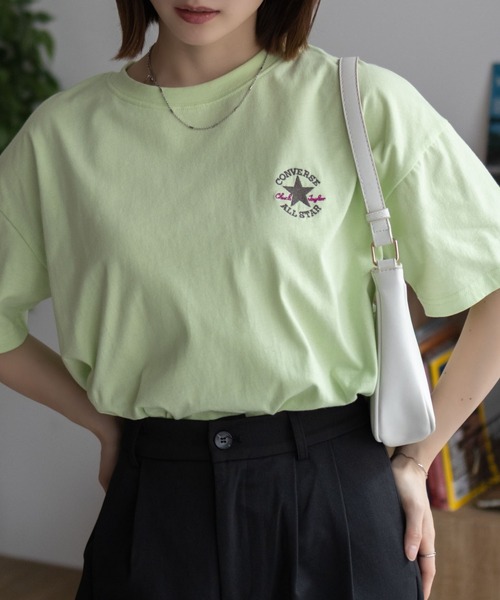 CONVERSE(コンバース)の「CONVERSE ワンポイントパッチ刺繍Tシャツ(Tシャツ/カットソー・レディース・イエロー/パープル/ホワイト/チャコールグレー・M/L)」の4枚目の写真