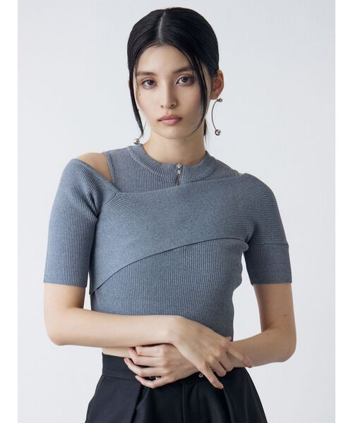 MURUA(ムルーア)の「ワンサイドオフショルジップニット(ニット/セーター・レディース・ベージュ/グレー/ブラック/ホワイト・FREE)」の7枚目の写真