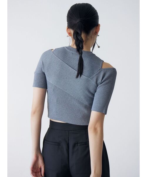 MURUA(ムルーア)の「ワンサイドオフショルジップニット(ニット/セーター・レディース・ベージュ/グレー/ブラック/ホワイト・FREE)」の9枚目の写真