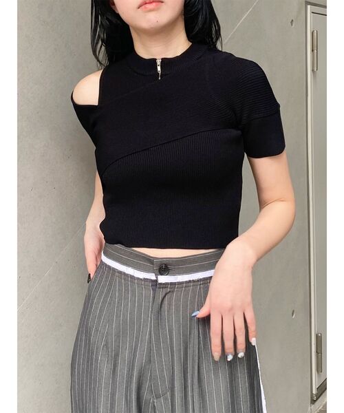 MURUA(ムルーア)の「ワンサイドオフショルジップニット(ニット/セーター・レディース・ベージュ/グレー/ブラック/ホワイト・FREE)」の18枚目の写真