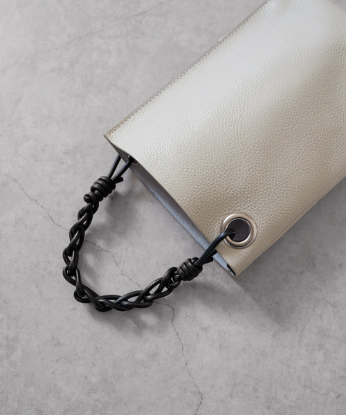 Senti（センティ）の「SENTI センティ / SHRINK LEATHER CHAIN HANDLE MINI BAG シュリンクレザーチェーンハンドルトートバッグ / 3037（トートバッグ・メンズ・ブラック系その他/ブラック/アイボリー・FREE）」の19枚目の写真