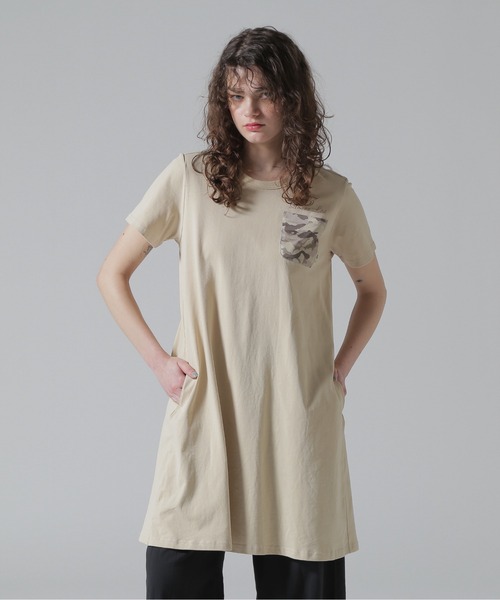 AVIREX(アヴィレックス)の「BACK FLARE SATIN CAMO COMBI ONE PIECE/バックフレアーサテンカモコンビワンピース(ワンピース・レディース・ベージュ/ブラック/オリーブ・S/M/L)」の1枚目の写真
