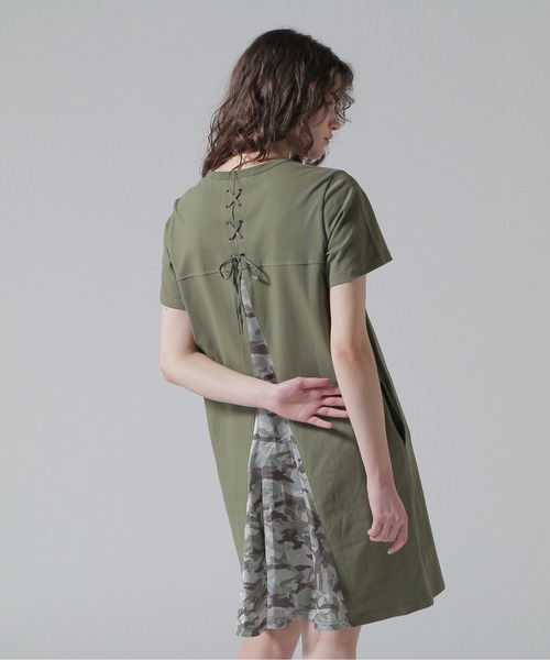 AVIREX(アヴィレックス)の「BACK FLARE SATIN CAMO COMBI ONE PIECE/バックフレアーサテンカモコンビワンピース(ワンピース・レディース・ベージュ/ブラック/オリーブ・S/M/L)」の3枚目の写真