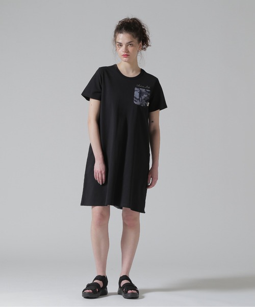AVIREX(アヴィレックス)の「BACK FLARE SATIN CAMO COMBI ONE PIECE/バックフレアーサテンカモコンビワンピース(ワンピース・レディース・ベージュ/ブラック/オリーブ・S/M/L)」の5枚目の写真