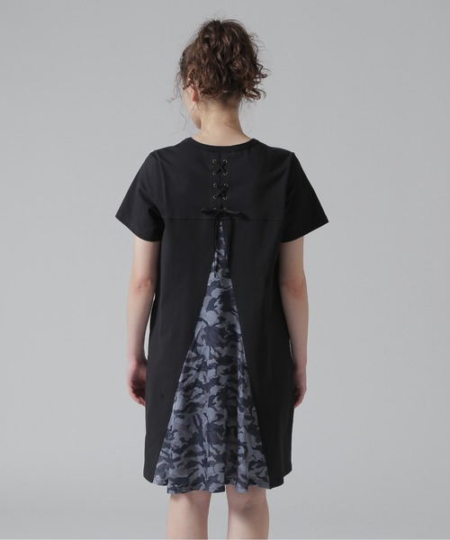 AVIREX(アヴィレックス)の「BACK FLARE SATIN CAMO COMBI ONE PIECE/バックフレアーサテンカモコンビワンピース(ワンピース・レディース・ベージュ/ブラック/オリーブ・S/M/L)」の8枚目の写真