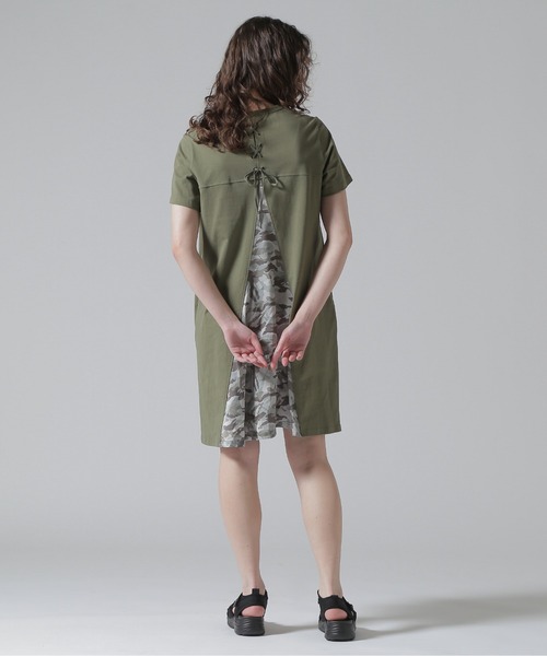 AVIREX(アヴィレックス)の「BACK FLARE SATIN CAMO COMBI ONE PIECE/バックフレアーサテンカモコンビワンピース(ワンピース・レディース・ベージュ/ブラック/オリーブ・S/M/L)」の14枚目の写真