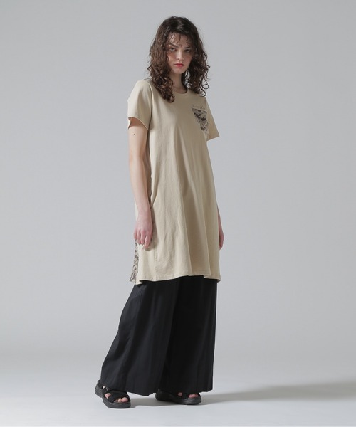AVIREX(アヴィレックス)の「BACK FLARE SATIN CAMO COMBI ONE PIECE/バックフレアーサテンカモコンビワンピース(ワンピース・レディース・ベージュ/ブラック/オリーブ・S/M/L)」の16枚目の写真