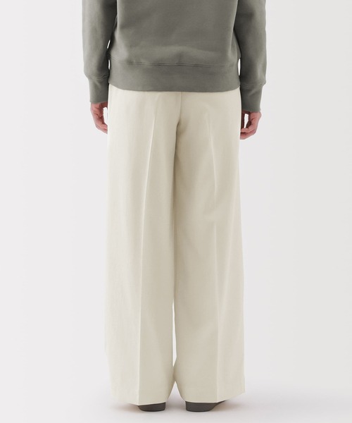 無印良品（ムジルシリョウヒン）の「婦人　撥水　タックストレートパンツ（その他パンツ・レディース・ダークネイビー/ブラック/チャコールグレー/オフホワイト・S/XL/L/M）」の7枚目の写真