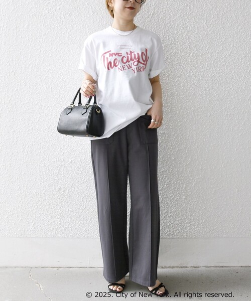 GOOD ROCK SPEED(グッドロックスピード)の「GOOD ROCK SPEED:〈洗濯機可能〉NYC カラー ロゴ プリント TEE(Tシャツ/カットソー・レディース・グリーン/ホワイト/ライトグレー・ONE SIZE)」の4枚目の写真