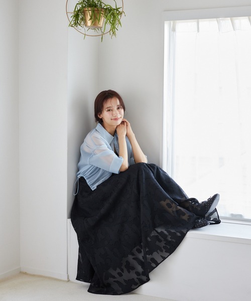 mysty woman（ミスティウーマン）の「ワイドスリーブ裾ドロストシャツ  315434（シャツ/ブラウス・レディース・ライトベージュ/ライトブルー/ブラック・FREE）」の6枚目の写真