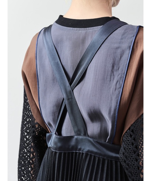 DOLLUPOOPS（ドールアップウップス）の「メッシュプリーツサロペットワンピース（ワンピース・レディース・ブラック/カーキ・38）」の17枚目の写真