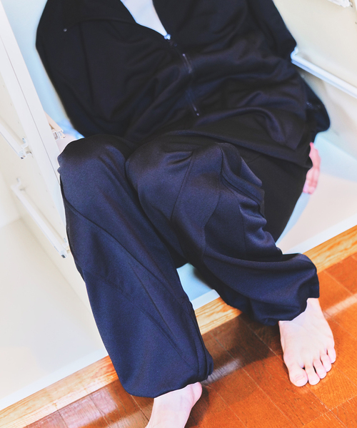 JOINT WORKS(ジョイントワークス)の「MYS MYS/ミースミース STREAMLINE TRACK PANTS(スラックス・メンズ・タン/ブラック・MEDIUM/LARGE)」の4枚目の写真