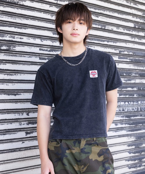 SPINNS（スピンズ）の「短丈サイズが新登場◎ピグメントワンポイントTシャツ/ハートロゴ（Tシャツ/カットソー・メンズ・カーキ系/アイボリー/ブラウン系その他/杢グレー/ブラック系その他/ブラウン系その他2/ブラック系その他2/カーキ系1・ONESIZE/M）」の4枚目の写真