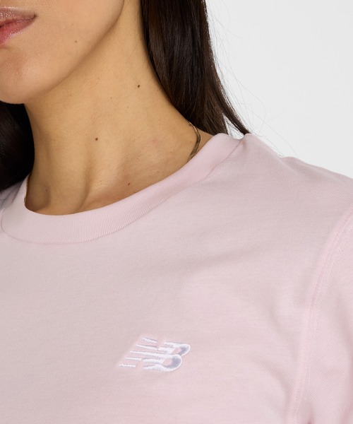 NEW BALANCE（ニューバランス）の「Sport Essentials Small Logo ショートスリーブTシャツ（Tシャツ/カットソー・レディース・スモークピンク/ライトブルー・LARGE/MEDIUM/SMALL）」の10枚目の写真