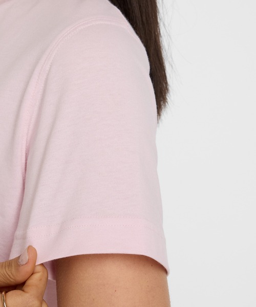 NEW BALANCE（ニューバランス）の「Sport Essentials Small Logo ショートスリーブTシャツ（Tシャツ/カットソー・レディース・スモークピンク/ライトブルー・LARGE/MEDIUM/SMALL）」の11枚目の写真