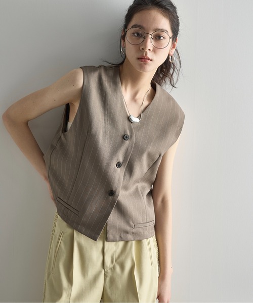 THE YOn(ザヨン)の「ストライプノースリショートジャケット(ノーカラージャケット・レディース・レディッシュグレー/ナチュラル・FREE)」の2枚目の写真