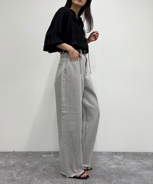 fredy emue(フレディエミュ)の「カーブデニムパンツ(デニムパンツ・レディース・サックスブルー/ライトグレー・36/38)」の5枚目の写真