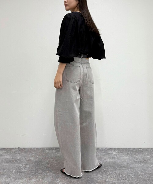 fredy emue(フレディエミュ)の「カーブデニムパンツ(デニムパンツ・レディース・サックスブルー/ライトグレー・36/38)」の6枚目の写真