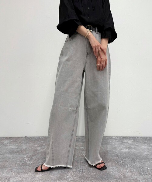 fredy emue(フレディエミュ)の「カーブデニムパンツ(デニムパンツ・レディース・サックスブルー/ライトグレー・36/38)」の9枚目の写真