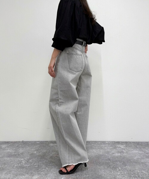 fredy emue(フレディエミュ)の「カーブデニムパンツ(デニムパンツ・レディース・サックスブルー/ライトグレー・36/38)」の13枚目の写真