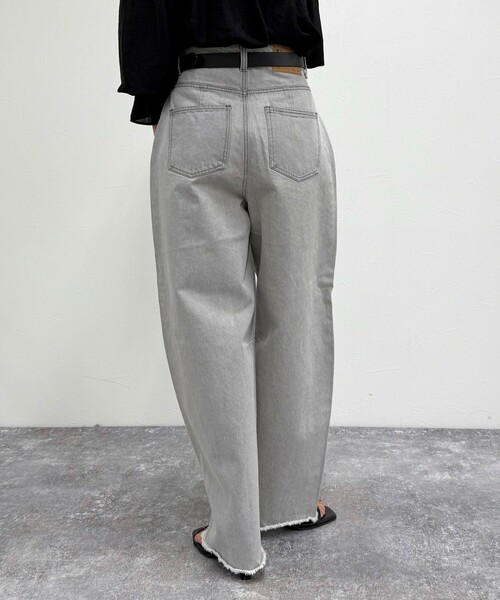 fredy emue(フレディエミュ)の「カーブデニムパンツ(デニムパンツ・レディース・サックスブルー/ライトグレー・36/38)」の14枚目の写真