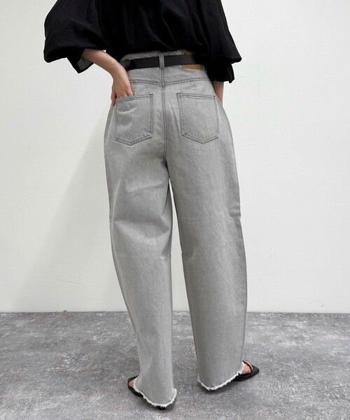 fredy emue(フレディエミュ)の「カーブデニムパンツ(デニムパンツ・レディース・サックスブルー/ライトグレー・36/38)」の15枚目の写真