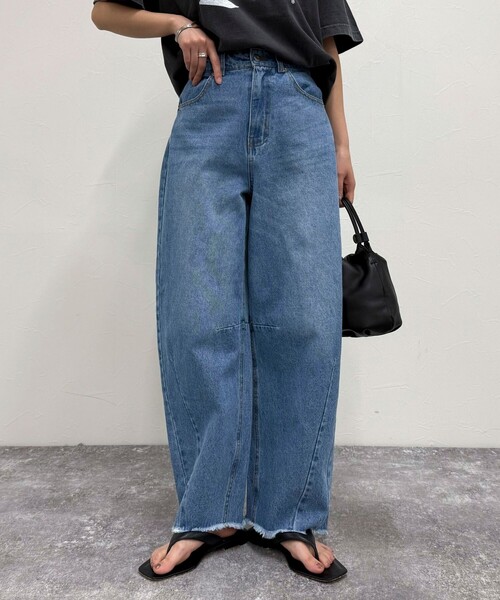 fredy emue(フレディエミュ)の「カーブデニムパンツ(デニムパンツ・レディース・サックスブルー/ライトグレー・36/38)」の22枚目の写真