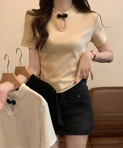 AMAJI(アマジ)の「チャイナボタンTシャツ(Tシャツ/カットソー・レディース・ホワイト/ブラック/ベージュ・SMALL/MEDIUM/LARGE)」の3枚目の写真