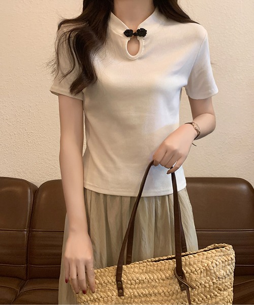 AMAJI(アマジ)の「チャイナボタンTシャツ(Tシャツ/カットソー・レディース・ホワイト/ブラック/ベージュ・SMALL/MEDIUM/LARGE)」の2枚目の写真