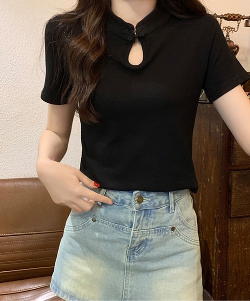 AMAJI(アマジ)の「チャイナボタンTシャツ(Tシャツ/カットソー・レディース・ホワイト/ブラック/ベージュ・SMALL/MEDIUM/LARGE)」の1枚目の写真