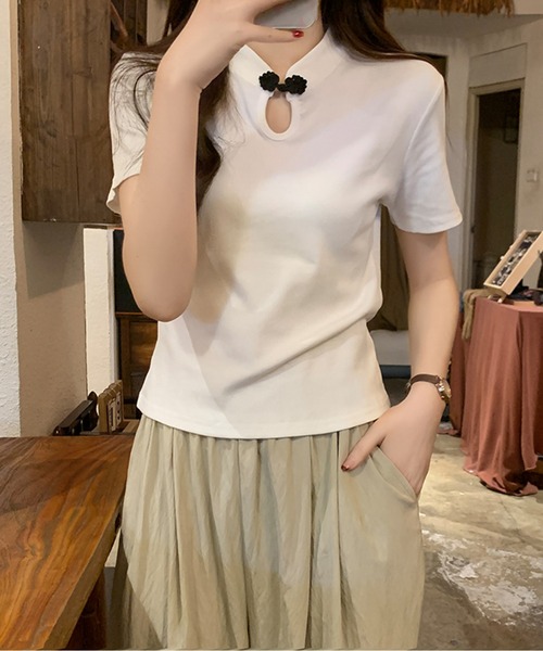 AMAJI(アマジ)の「チャイナボタンTシャツ(Tシャツ/カットソー・レディース・ホワイト/ブラック/ベージュ・SMALL/MEDIUM/LARGE)」の4枚目の写真