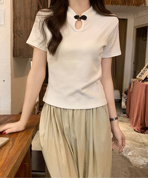 AMAJI(アマジ)の「チャイナボタンTシャツ(Tシャツ/カットソー・レディース・ホワイト/ブラック/ベージュ・SMALL/MEDIUM/LARGE)」の5枚目の写真