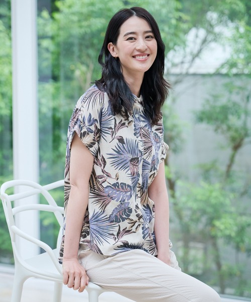 Arnold Palmer（アーノルドパーマー）の「リゾート柄 半袖 コンパクトシャツ（シャツ/ブラウス・レディース・ベージュ/ブラック/ネイビー/グリーン・M/S/L）」の2枚目の写真