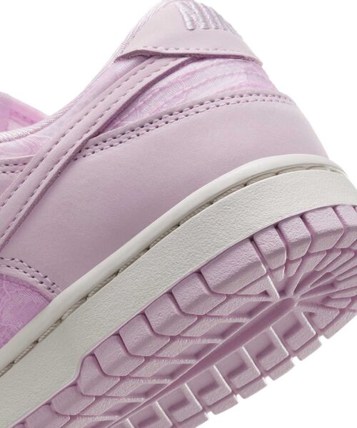 シューズ Nike Women's Dunk Low Nike Dunk Low LX Women's Shoes. Nike.com