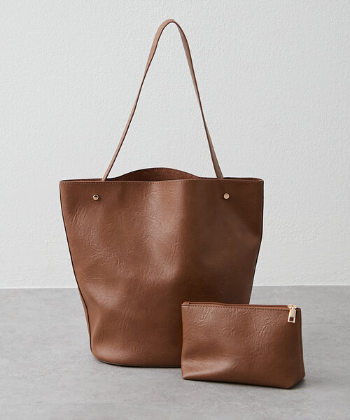 Remind me and forever（リマインドミーアンドフォーエバー）の「【WEB限定】ポーチ付合皮トートバッグ（ショルダーバッグ・レディース・アイボリー/ブラック/キャメル/ダークブラウン・FREE）」の4枚目の写真