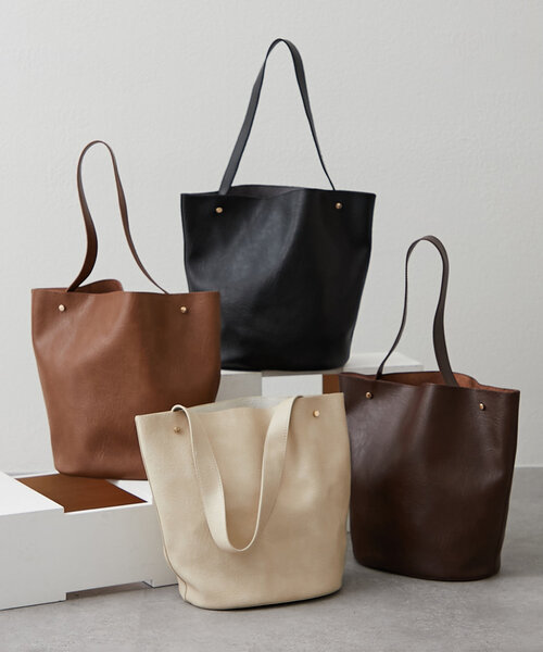 Remind me and forever（リマインドミーアンドフォーエバー）の「【WEB限定】ポーチ付合皮トートバッグ（ショルダーバッグ・レディース・アイボリー/ブラック/キャメル/ダークブラウン・FREE）」の2枚目の写真