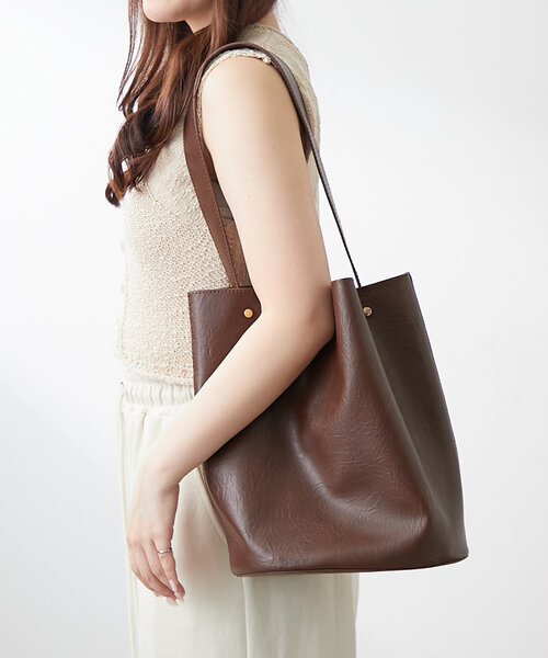 Remind me and forever（リマインドミーアンドフォーエバー）の「【WEB限定】ポーチ付合皮トートバッグ（ショルダーバッグ・レディース・アイボリー/ブラック/キャメル/ダークブラウン・FREE）」の13枚目の写真