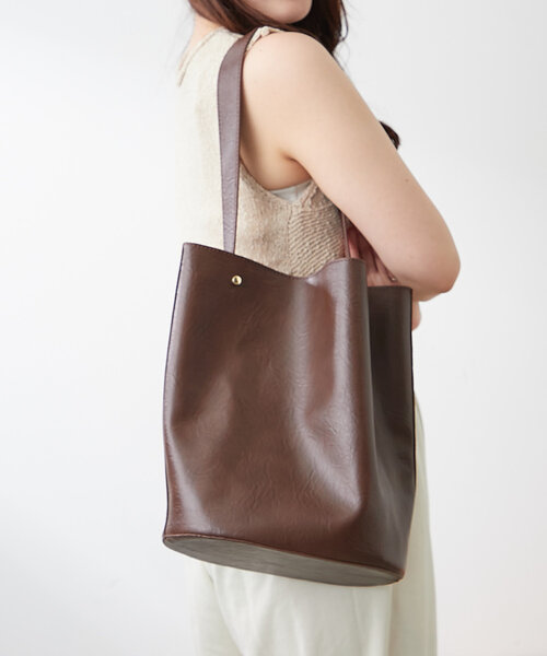 Remind me and forever（リマインドミーアンドフォーエバー）の「【WEB限定】ポーチ付合皮トートバッグ（ショルダーバッグ・レディース・アイボリー/ブラック/キャメル/ダークブラウン・FREE）」の11枚目の写真