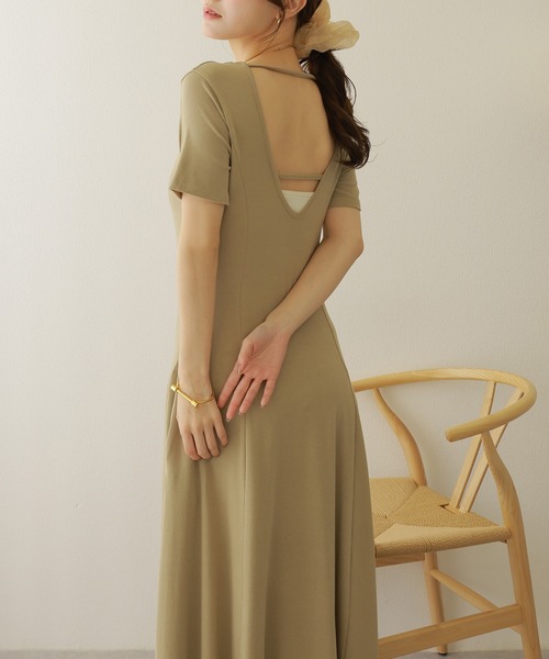 LAULEN（ローレン）の「back strap tuck flare long dress /バックストラップタック フレア 半袖 ロング ワンピース（ワンピース・レディース・ブラック/グレイッシュベージュ/チャコールグレー・FREE）」の10枚目の写真